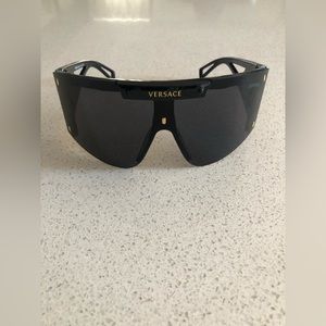 NWOT Black Sunglasses